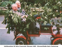t20.29 - Feuerwehrfest 1985 - Ehrenmitglieder beim Festumzug